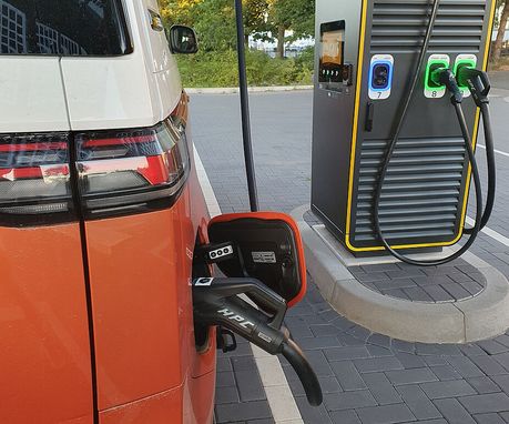 E-Auto beim Schnellladen