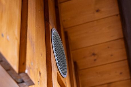 Bild: Moritz Sonntag Lüftungsanlage an der Wand