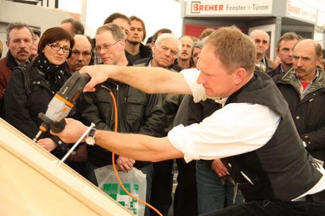 Praxisvorührung-auf-den-Allgäuer-Altbautagen Dachsanierung mit Publikum