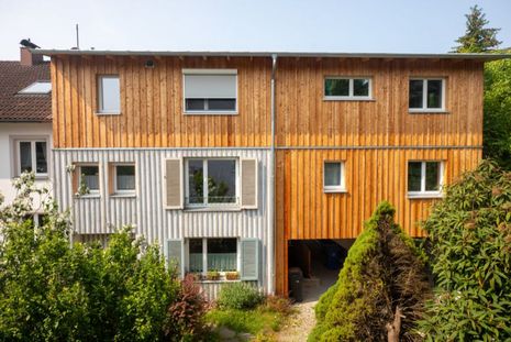 Das Foto zeigt ein saniertes Haus