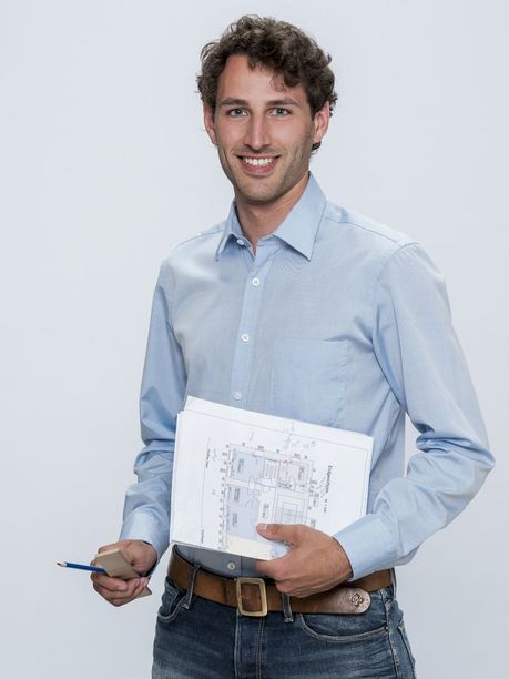 energieberater-robert-immler Mann mit Bauplänen