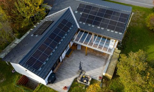 Solaranlage auf Dach von oben