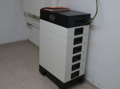 © Römpp Das Foto zeigt einen Batteriespeicher