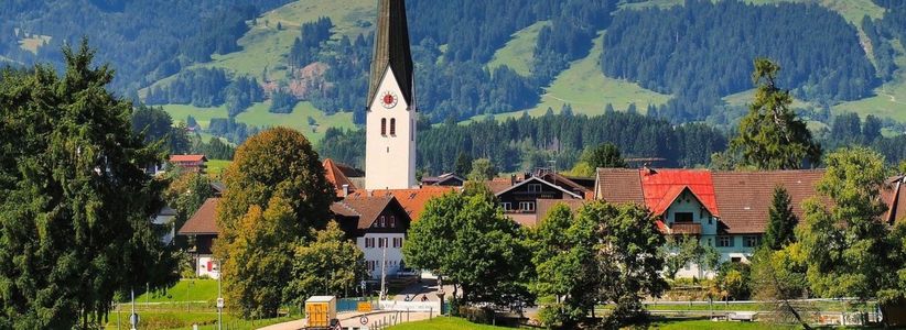 Bild: Pixabay Stadt Fischen mit Kirche im Zentrum