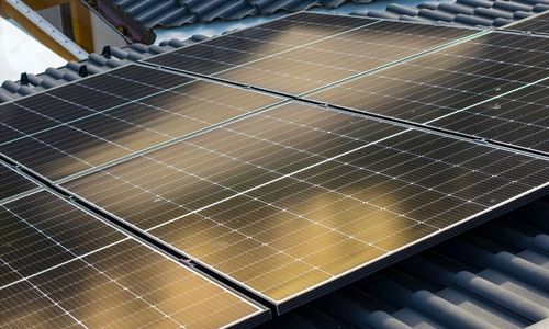 Solaranlage auf dem Dach nah