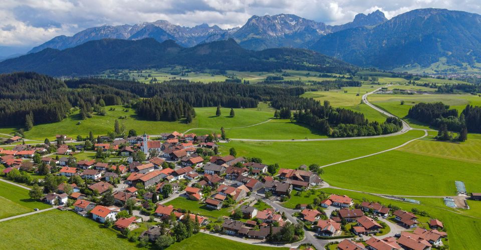 Eisenberg, Bayern © cineman69 / istockphoto.com Luftaufnahme von Eisenberg in Bayern